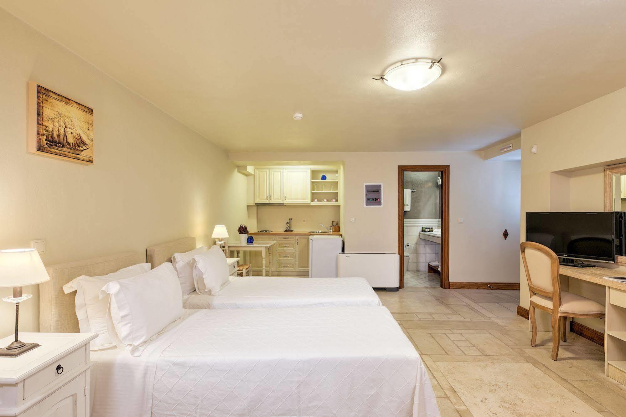 Mare Monte Luxury Suites Спетсес Экстерьер фото